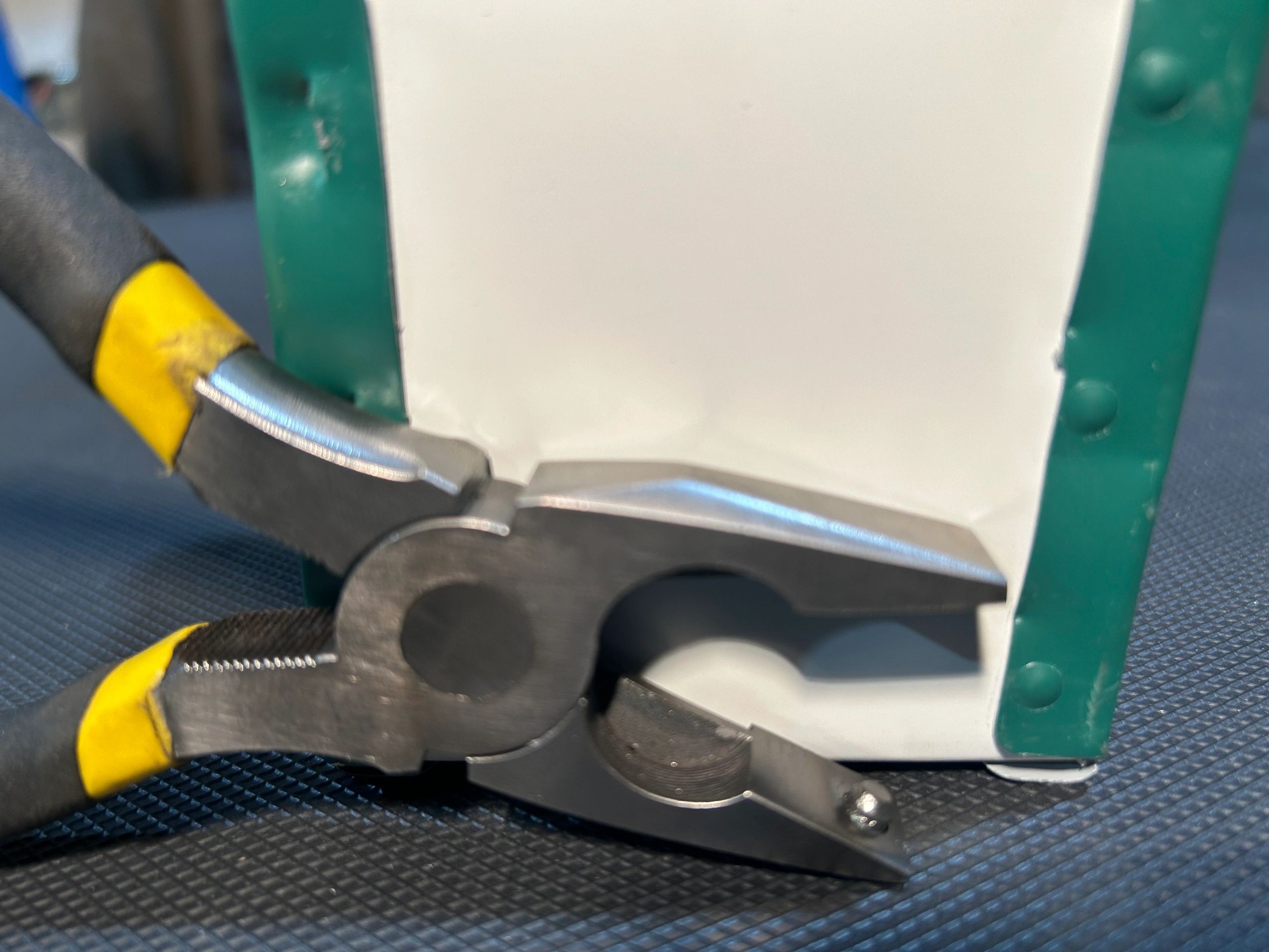 L&L Gutter Crimp